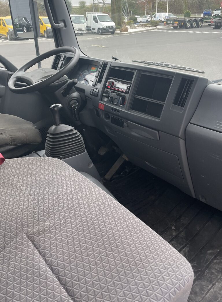 vehicule-utilitaire-leger-m21-serie-bleu-isuzu-obl25019-4